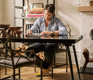 nate-berkus-sitting